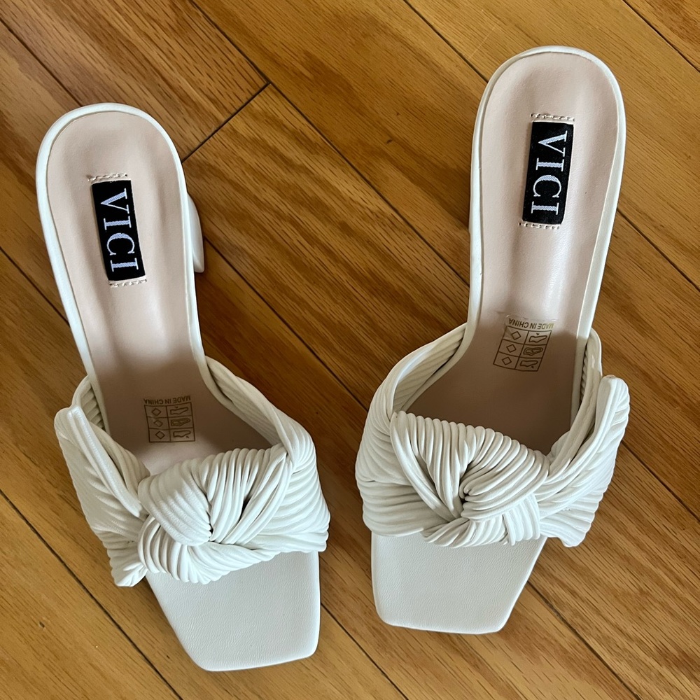 VICI Colette White Leather Knotted Block Heel. Open Toe. Size 7.5. True to Size.